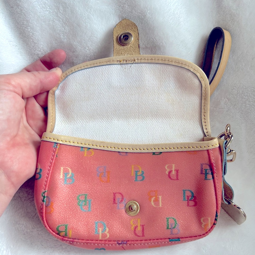 Dooney & Bourke vintage rainbow clutch wristlet in light pink 🌈💗 - Picture 5 of 8